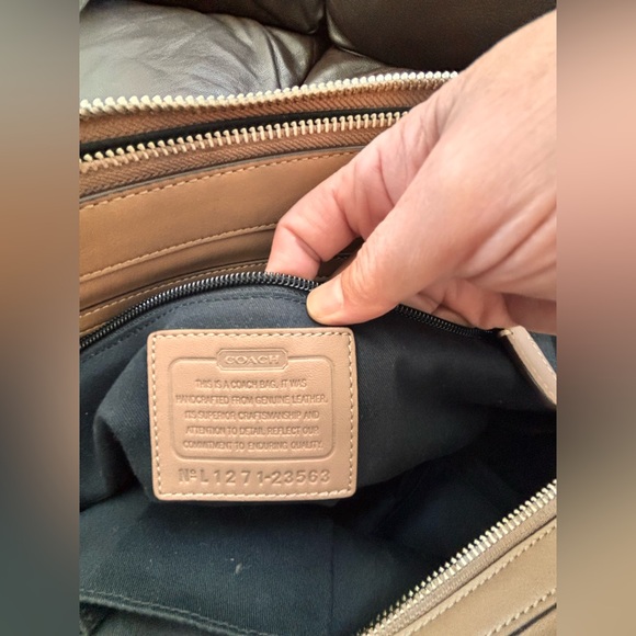 Authentic Coach Leather bag. - Picture 12 of 16